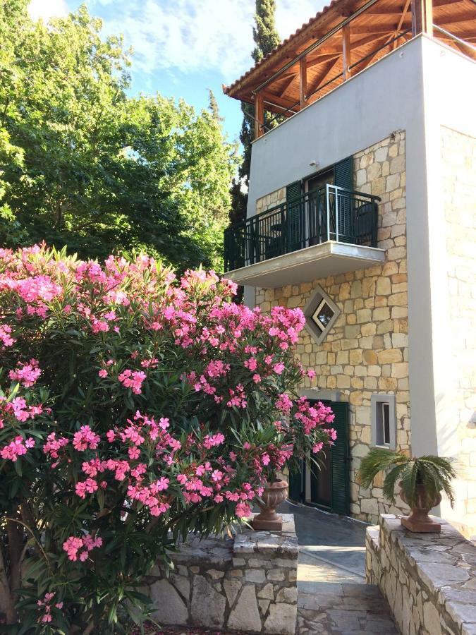 Steinturm Mit Dach-Terrasse Zwischen Fluss, Meer Und Gebirge- Spiti Pirgos Paralia Sergoulas Exterior photo